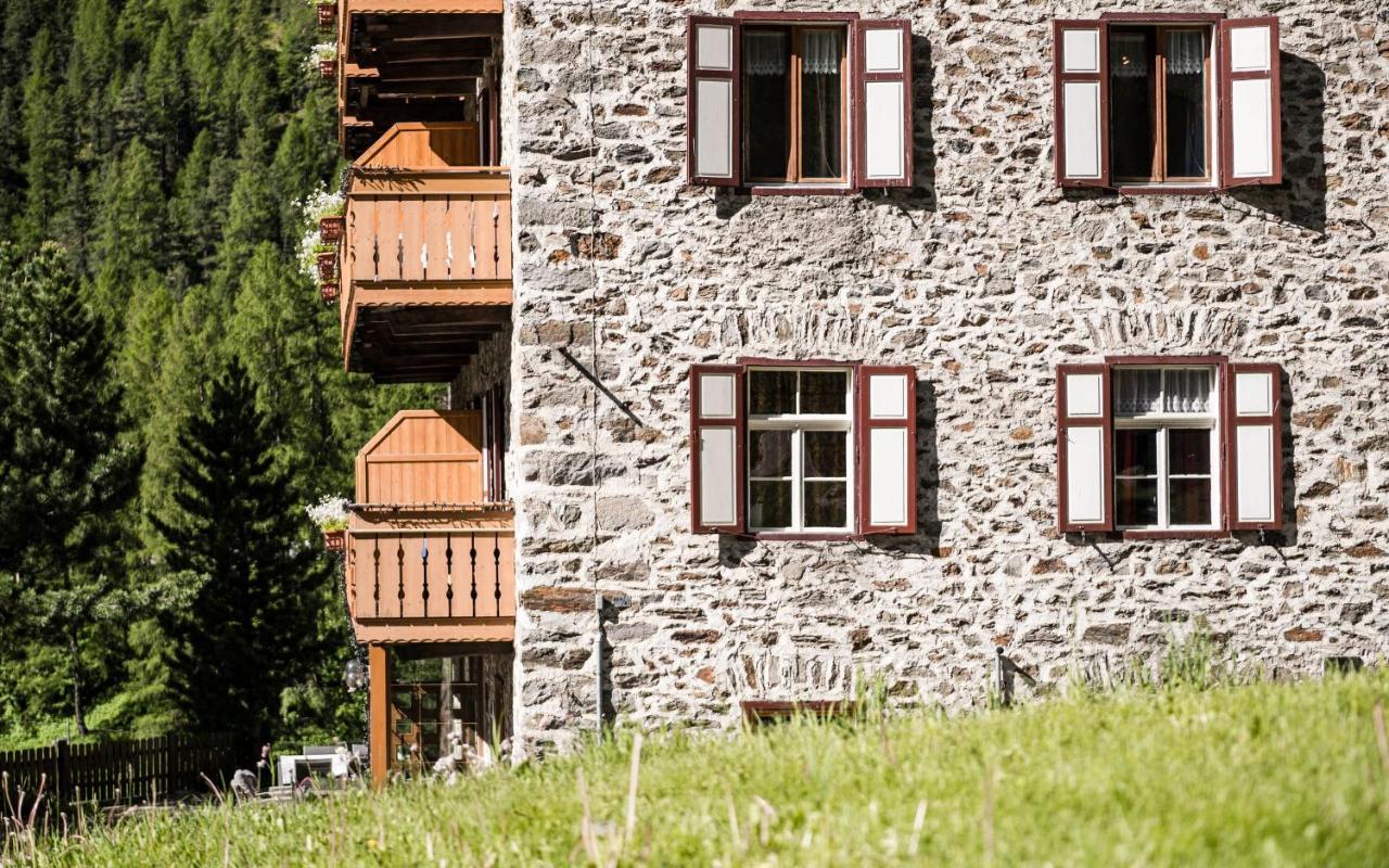 Glacier Rock Guesthouse Solda Ngoại thất bức ảnh