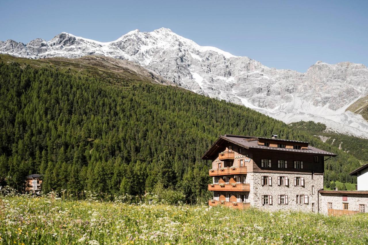 Glacier Rock Guesthouse Solda Ngoại thất bức ảnh