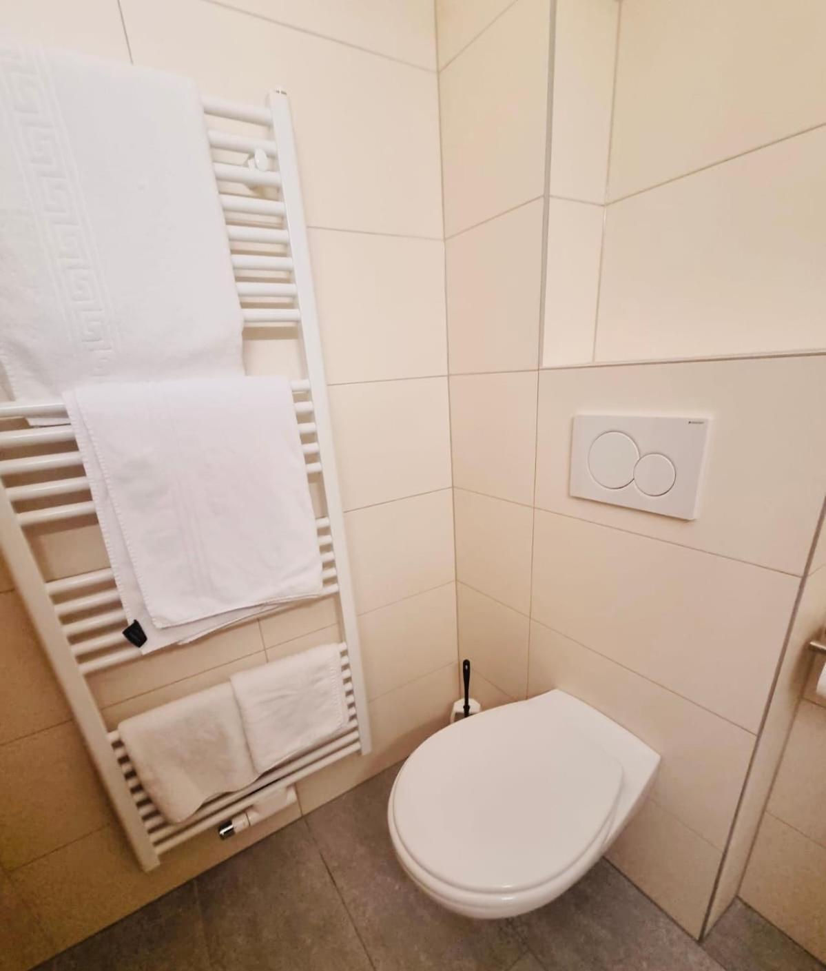 Glacier Rock Guesthouse Solda Ngoại thất bức ảnh