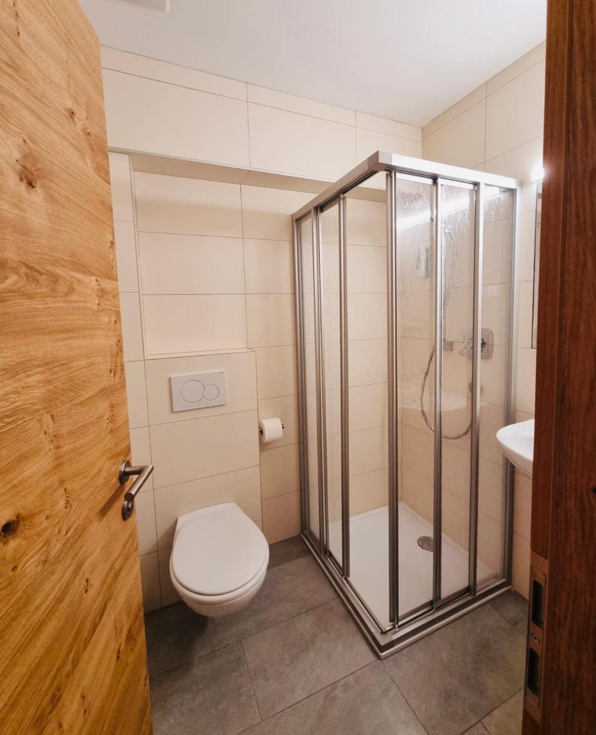 Glacier Rock Guesthouse Solda Ngoại thất bức ảnh