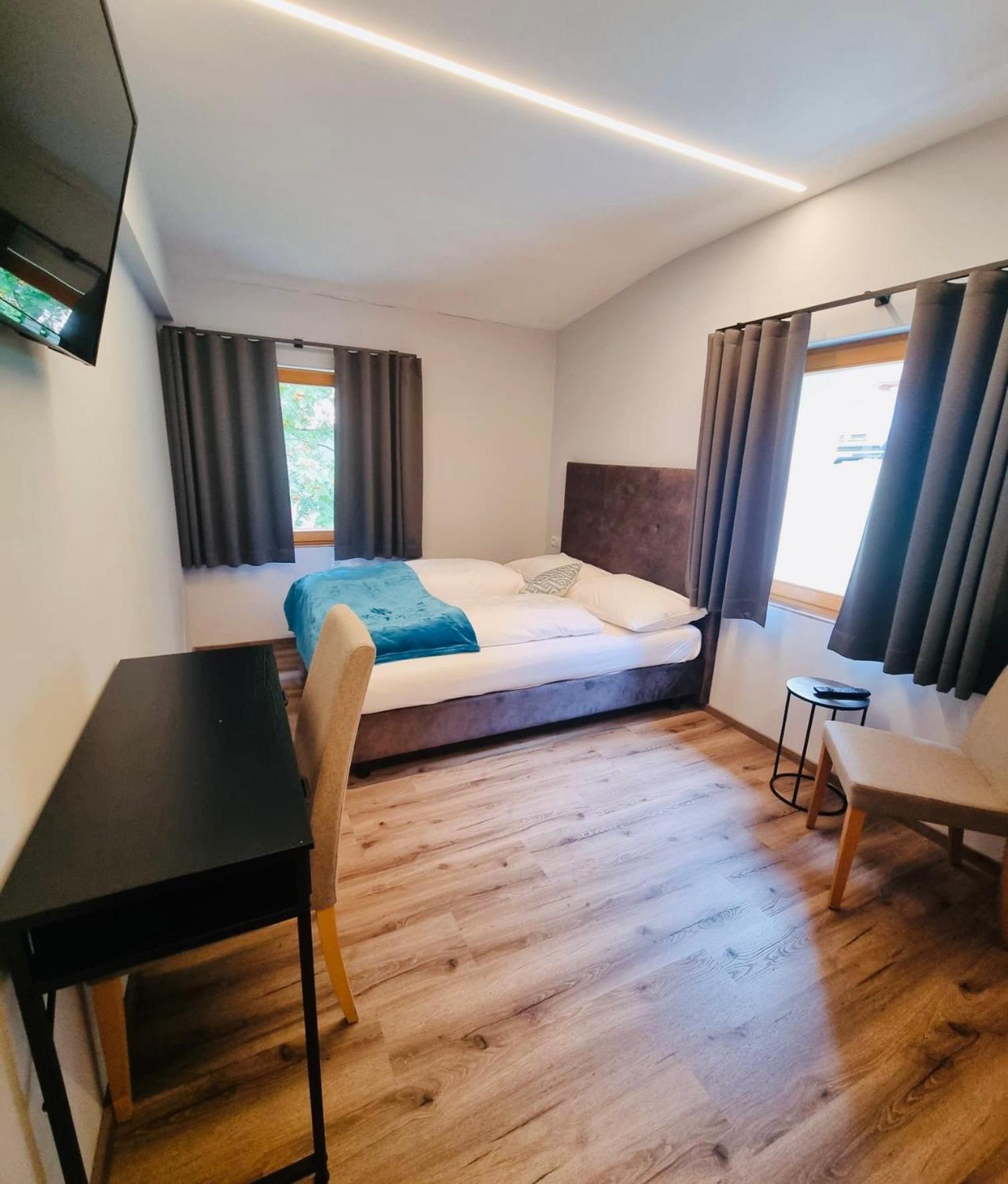 Glacier Rock Guesthouse Solda Ngoại thất bức ảnh