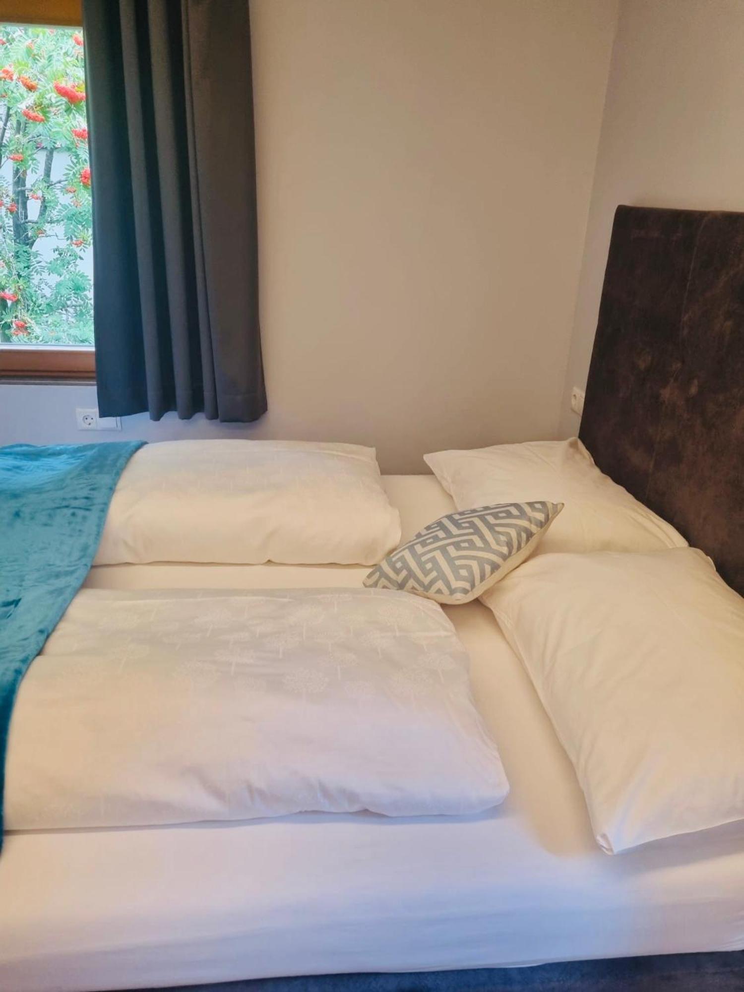 Glacier Rock Guesthouse Solda Ngoại thất bức ảnh