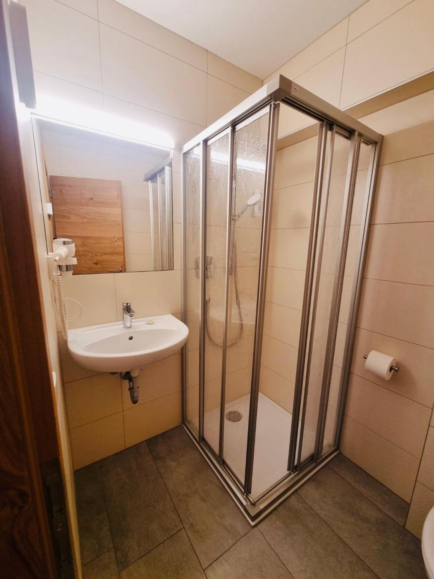 Glacier Rock Guesthouse Solda Ngoại thất bức ảnh
