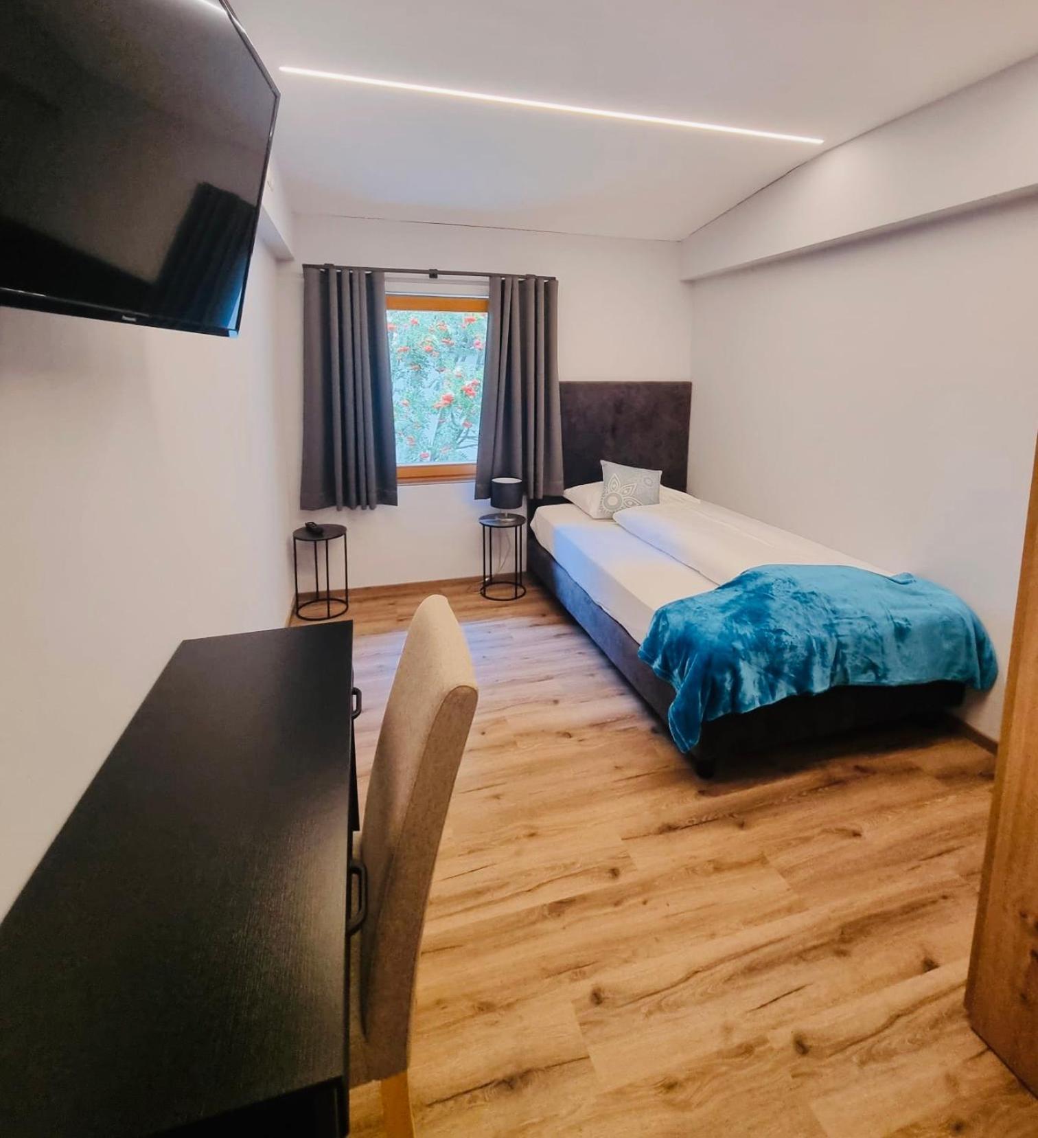 Glacier Rock Guesthouse Solda Ngoại thất bức ảnh