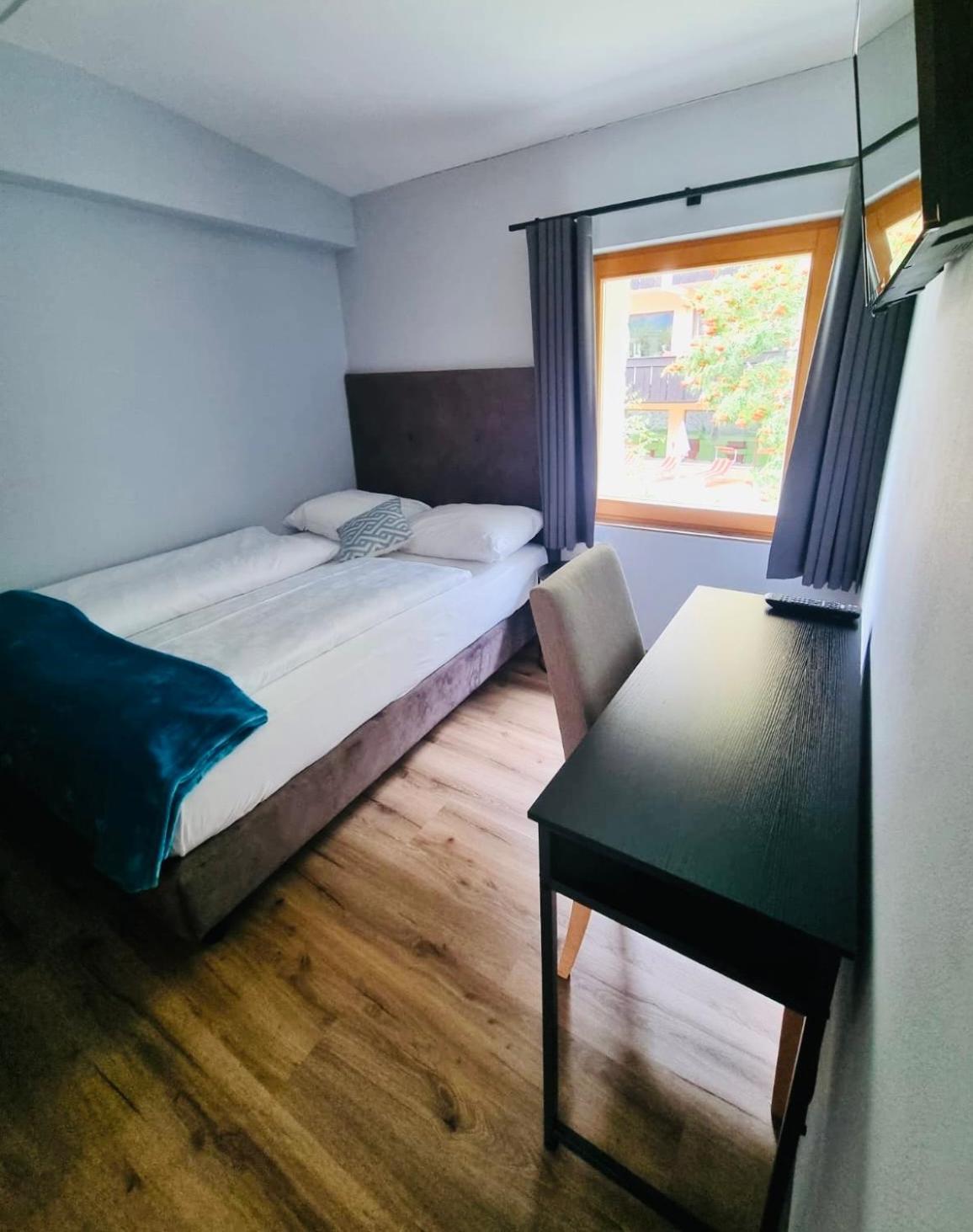 Glacier Rock Guesthouse Solda Ngoại thất bức ảnh